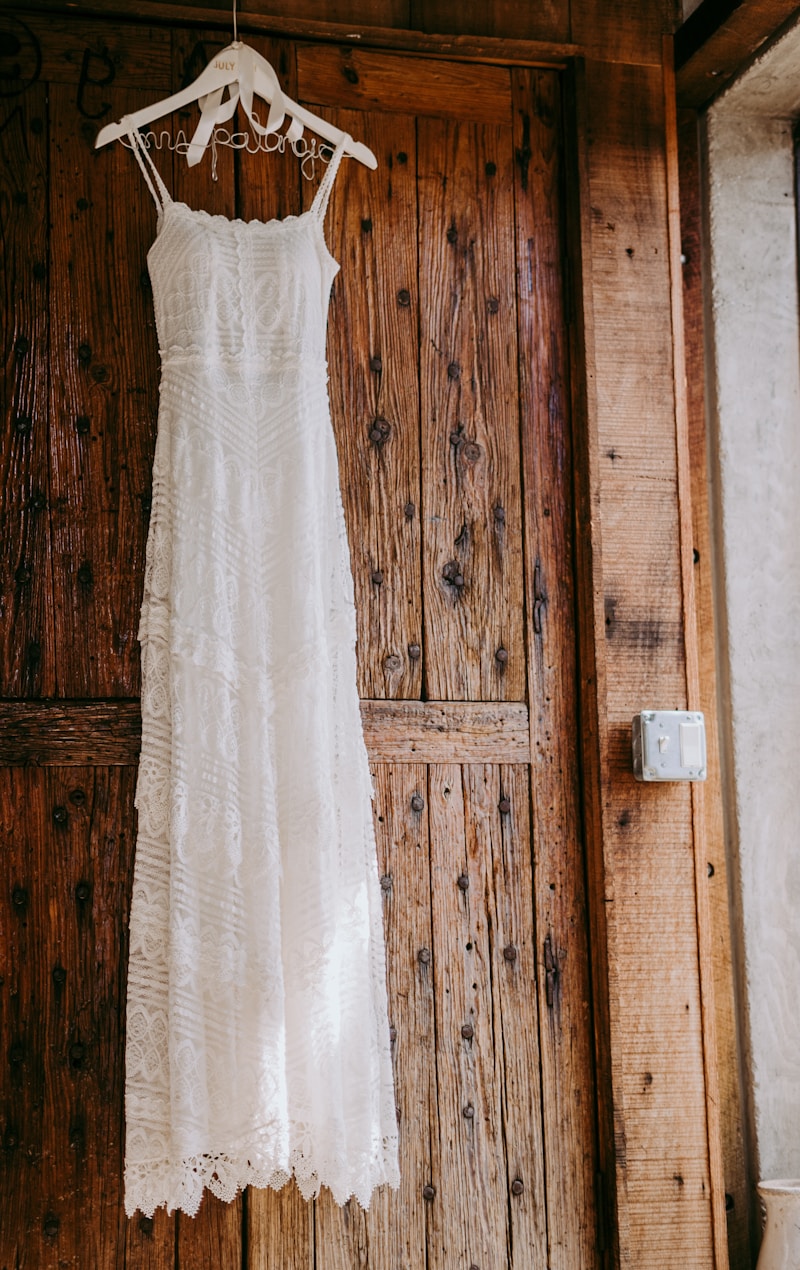 Embracing Vintage Bridal Aesthetics: A Timeless Guide to Romantic Weddings