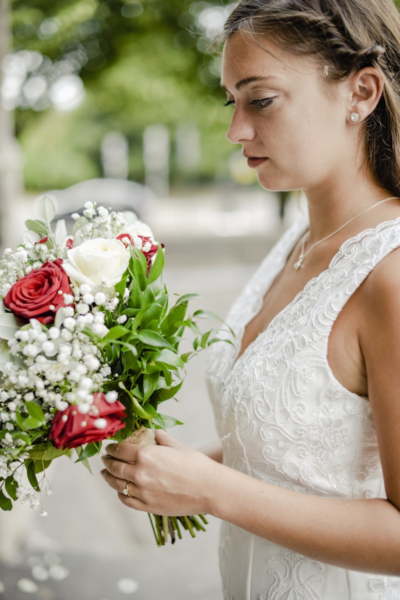 Harmonizing Wedding Gown Colors with Floral Arrangements: A Guide to Perfect Wedding Aesthetics