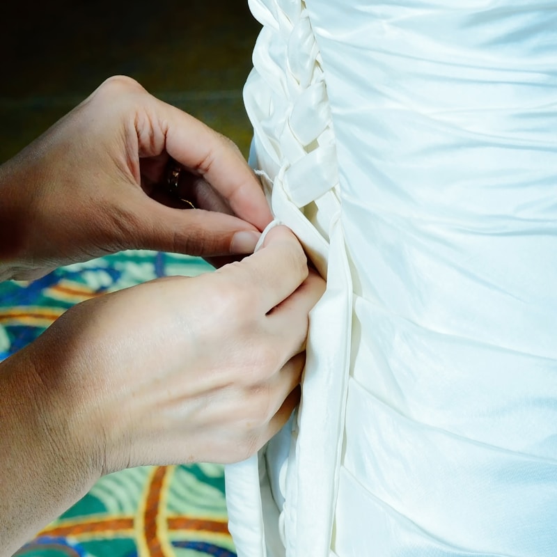 How to Choose an Elegant Wedding Gown: A Complete Guide